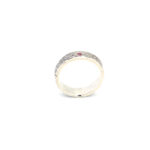 Anillo de plata con textura y piedra rubí de Mon Joies: una joya elegante y sofisticada que combina la durabilidad de la plata de ley con la vibrante belleza del rubí. Ideal para ocasiones especiales y uso diario.