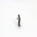 Anillo de plata oxidada con boca de oro de 18k y piedra aguamarina: una joya elegante y sofisticada que combina la autenticidad de la plata oxidada con el lujo del oro y la frescura de la aguamarina. Perfecta para ocasiones especiales y uso diario.