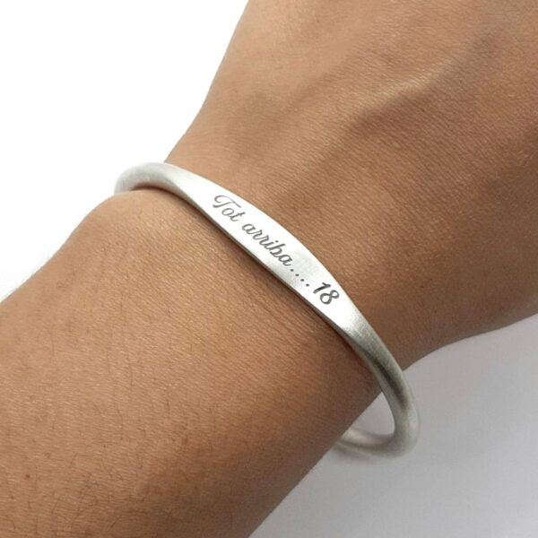 Brazalete de plata personalizado